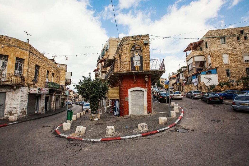 BBC3B121-57B3-1230-D95C-CA80C92FB58F